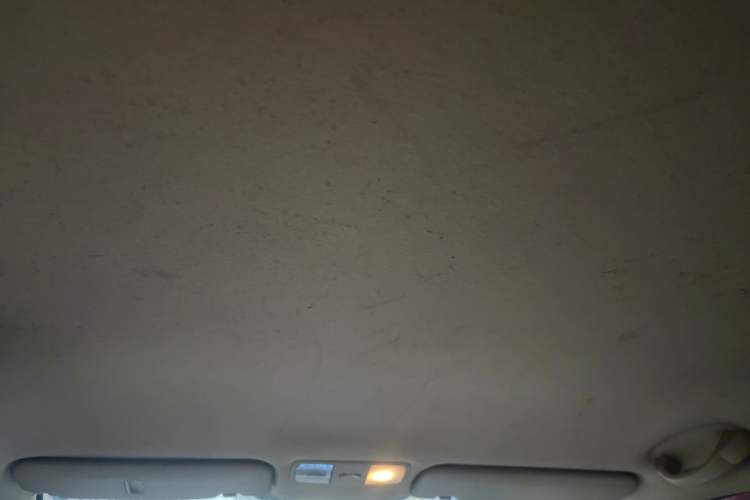 Used Hyundai Verna (older generation) 2010 Sedan 1.4L Manual Comfort GS Headliner