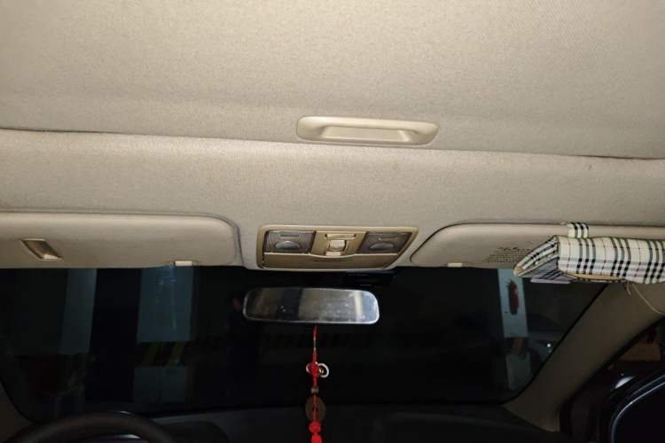 Used Hyundai Verna (older generation) 2010 Sedan 1.4L Automatic Comfort Model GS Headliner