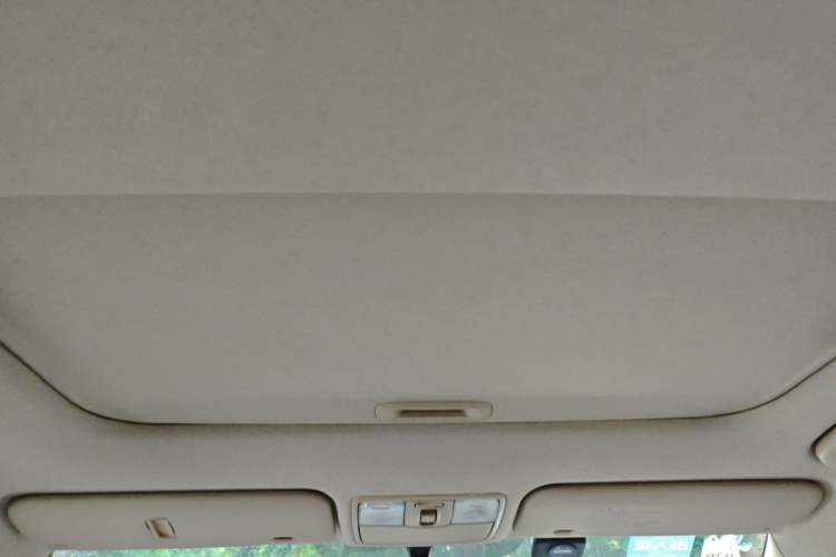 Used Hyundai Verna (older generation) 2010 Sedan 1.4L Automatic Fashionable GT Model Headliner