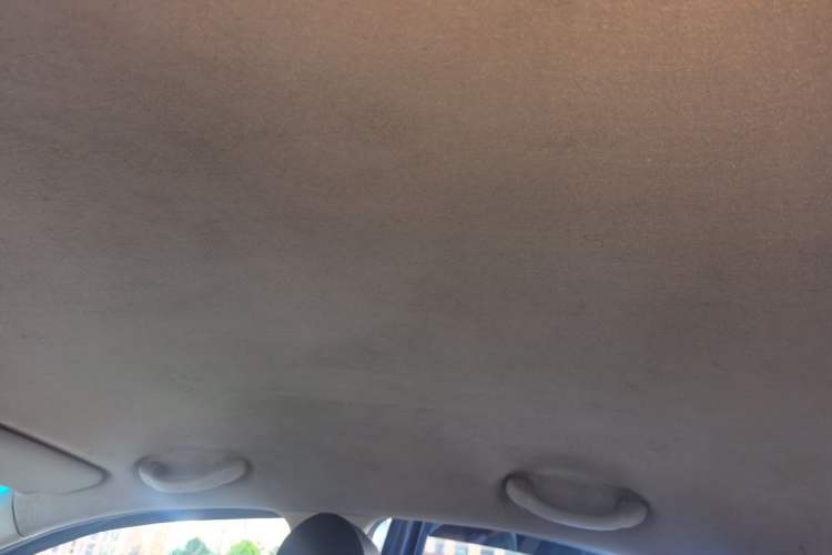 Used Hyundai Verna (older generation) 2010 Sedan 1.4L Manual Comfort GS Headliner