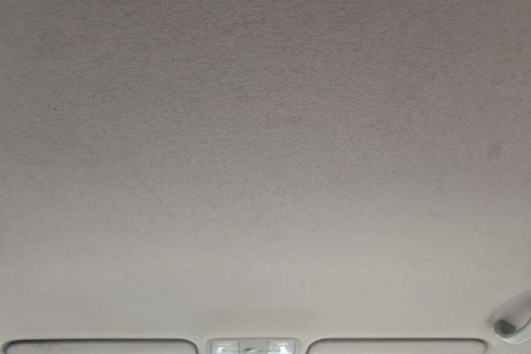 Used Hyundai Verna (older generation) 2010 Sedan 1.4L Automatic Comfort Model GS Headliner