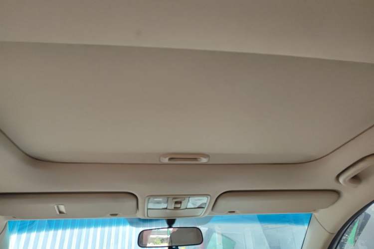 Used Hyundai Verna (older generation) 2010 Sedan 1.4L Automatic Fashionable GT Model Headliner