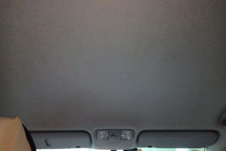 Used Hyundai Verna (older generation) 2010 Sedan 1.4L Manual Standard GL Model Headliner