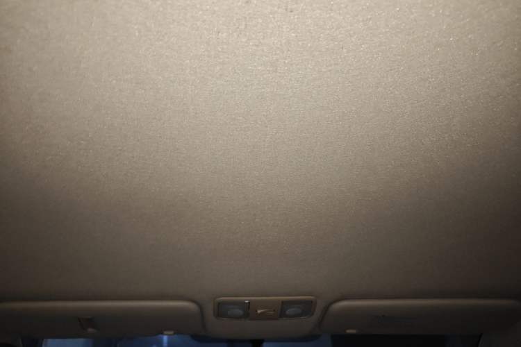 Used Hyundai Verna (older generation) 2010 Sedan 1.4L Manual Comfort GS Headliner