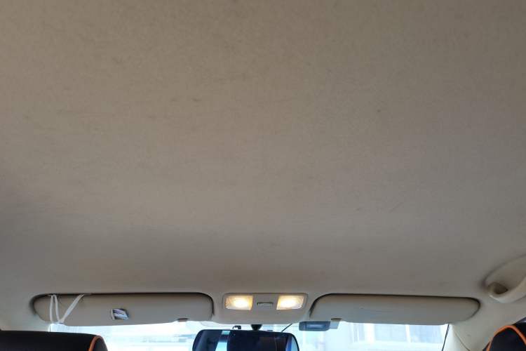 Used Hyundai Verna (older generation) 2010 Sedan 1.4L Manual Comfort GS Headliner