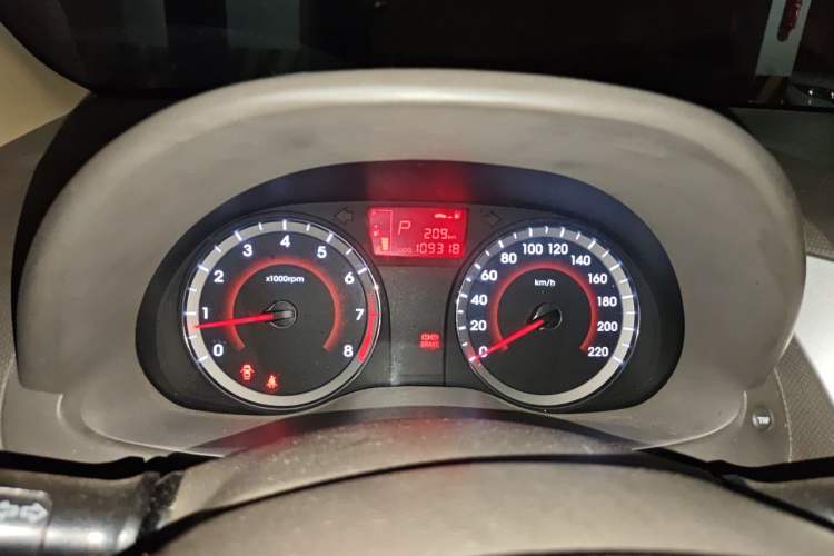 Used Hyundai Verna (older generation) 2010 Sedan 1.4L Automatic Comfort Model GS Instrument Cluster