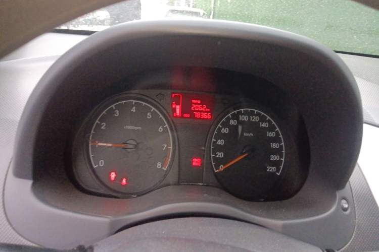 Used Hyundai Verna (older generation) 2010 Sedan 1.4L Manual Standard GL Model Instrument Cluster