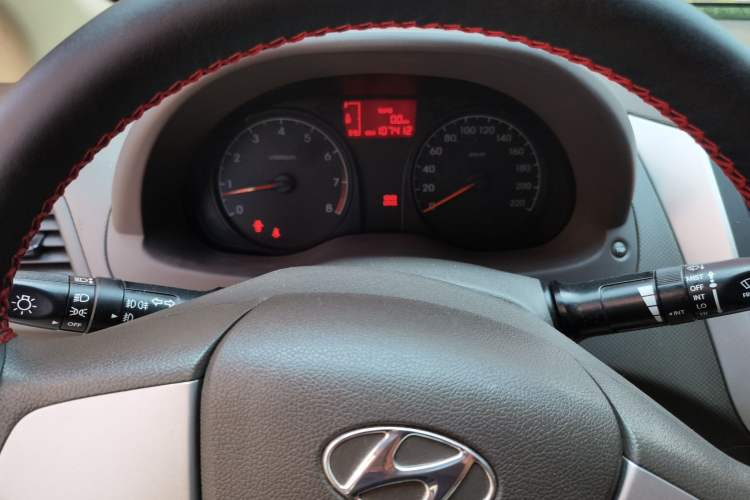 Used Hyundai Verna (older generation) 2010 Sedan 1.4L Manual Comfort GS Instrument Cluster