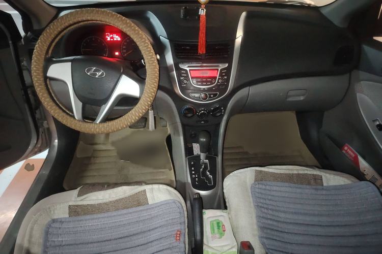 Used Hyundai Verna (older generation) 2010 Sedan 1.4L Automatic Comfort Model GS Interior 2