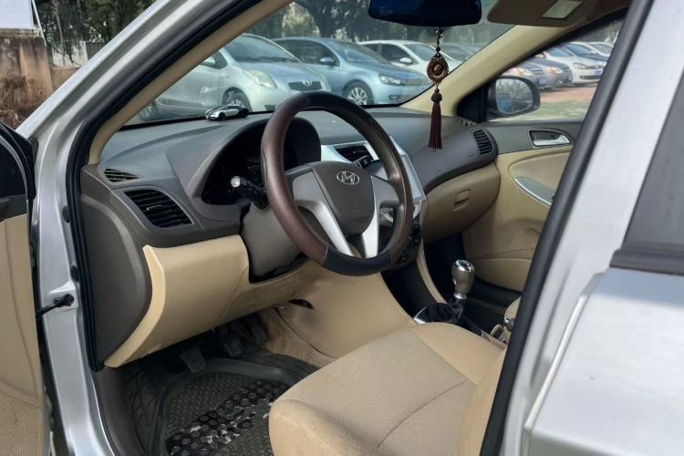 Used Hyundai Verna (older generation) 2010 Sedan 1.4L Manual Comfort GS Interior 2