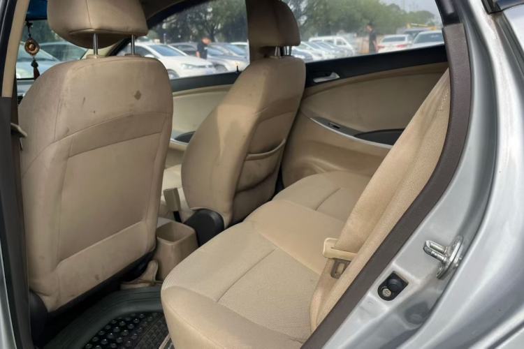 Used Hyundai Verna (older generation) 2010 Sedan 1.4L Manual Comfort GS Interior 3