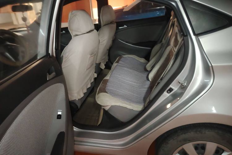 Used Hyundai Verna (older generation) 2010 Sedan 1.4L Automatic Comfort Model GS Interior 4