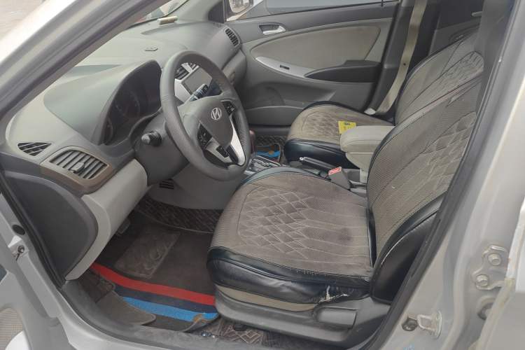 Used Hyundai Verna (older generation) 2010 Sedan 1.4L Automatic Fashionable GT Model Left Front Seat