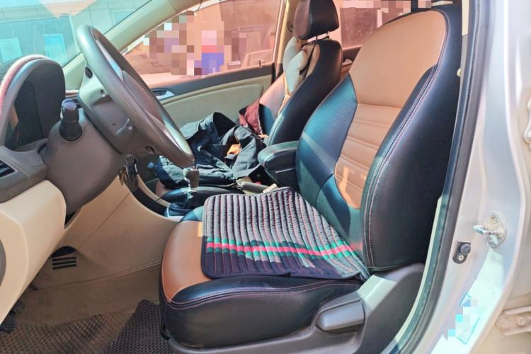 Used Hyundai Verna (older generation) 2010 Sedan 1.4L Manual Comfort GS Left Front Seat