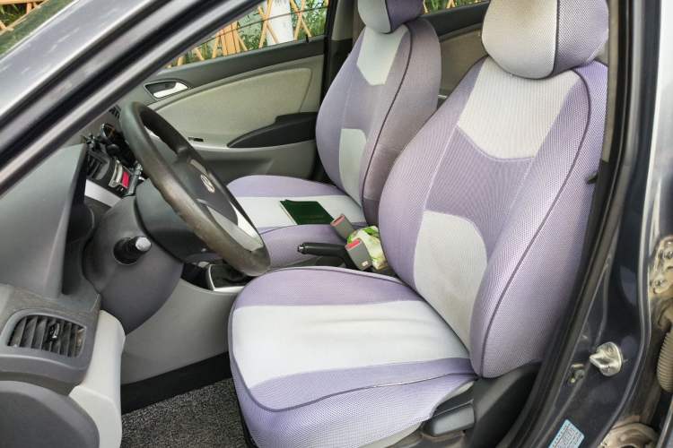 Used Hyundai Verna (older generation) 2010 Sedan 1.4L Manual Comfort GS Left Front Seat
