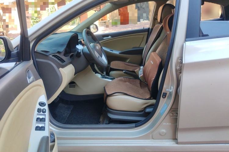 Used Hyundai Verna (older generation) 2010 Sedan 1.4L Automatic Fashionable GT Model Left Front Seat