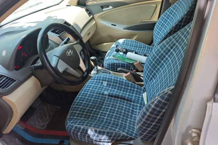 Used Hyundai Verna (older generation) 2010 Sedan 1.4L Automatic Comfort Model GS Left Front Seat