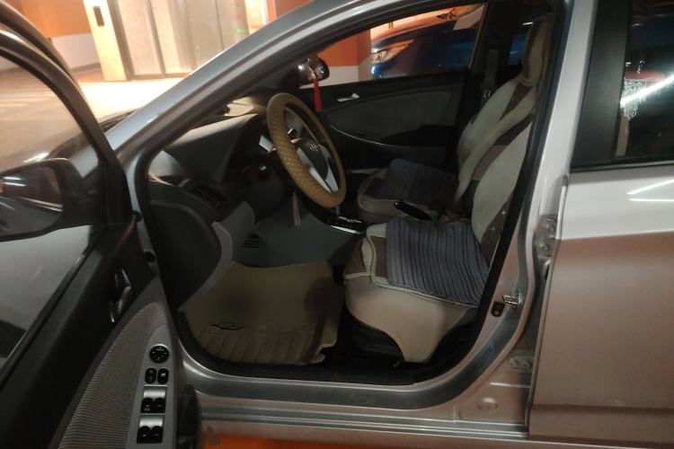 Used Hyundai Verna (older generation) 2010 Sedan 1.4L Automatic Comfort Model GS Left Front Seat