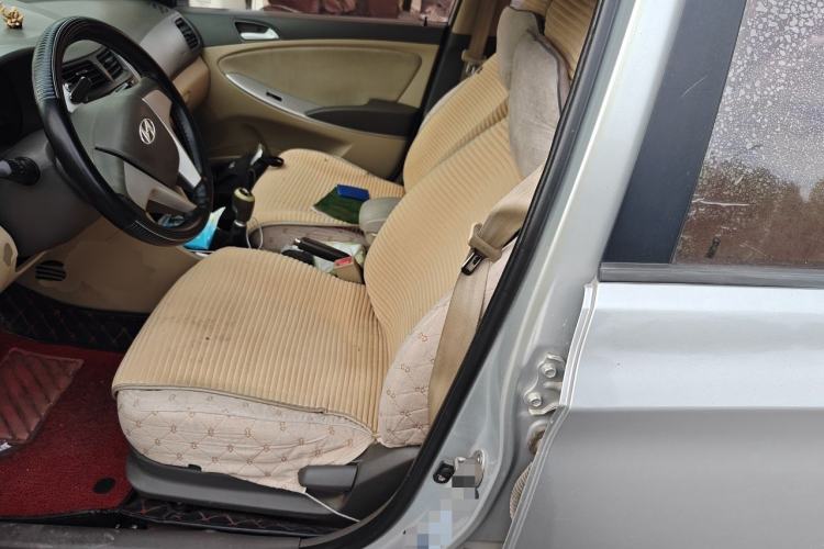 Used Hyundai Verna (older generation) 2010 Sedan 1.4L Manual BLUE Model Left Front Seat