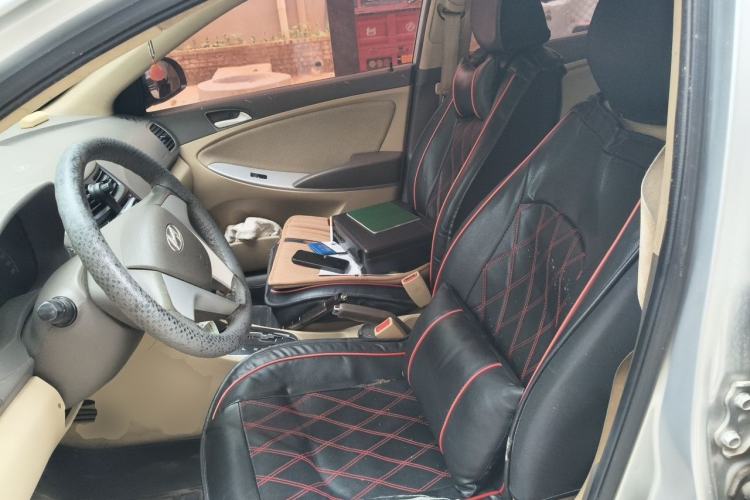 Used Hyundai Verna (older generation) 2010 Sedan 1.4L Automatic Comfort Model GS Left Front Seat
