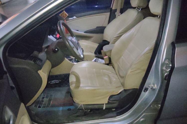 Used Hyundai Verna (older generation) 2010 Sedan 1.4L Manual Comfort GS Left Front Seat
