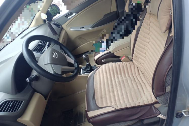 Used Hyundai Verna (older generation) 2010 Sedan 1.4L Manual Comfort GS Left Front Seat