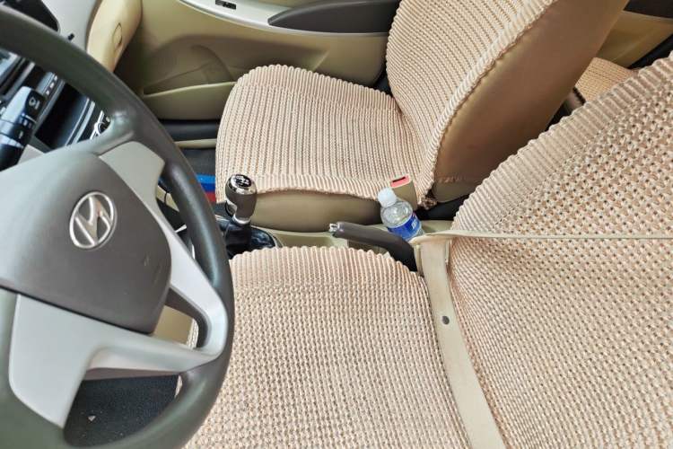 Used Hyundai Verna (older generation) 2010 Sedan 1.4L Manual Comfort GS Left Front Seat