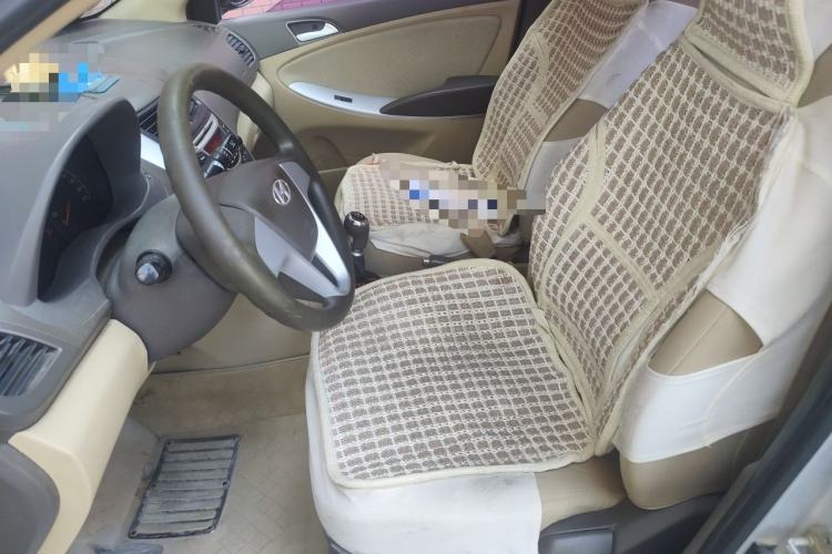 Used Hyundai Verna (older generation) 2010 Sedan 1.4L Manual Comfort GS Left Front Seat