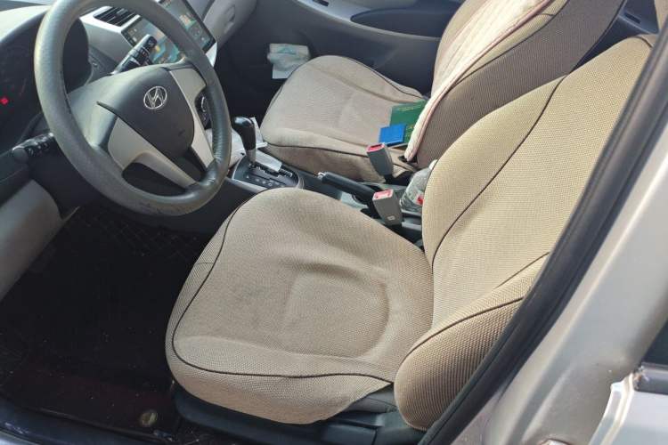 Used Hyundai Verna (older generation) 2010 Sedan 1.4L Automatic Comfort Model GS Left Front Seat