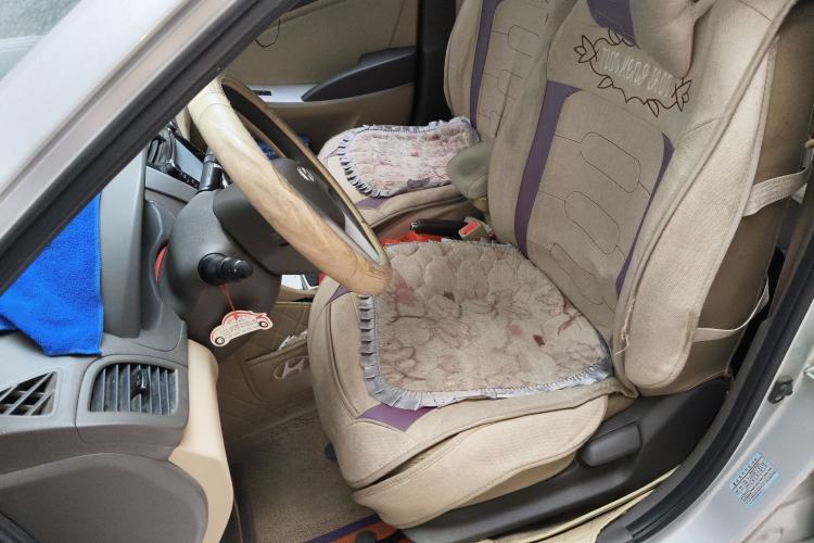 Used Hyundai Verna (older generation) 2010 Sedan 1.4L Manual Comfort GS Left Front Seat