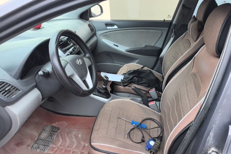 Used Hyundai Verna (older generation) 2010 Sedan 1.4L Manual Comfort GS Left Front Seat