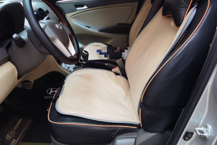 Used Hyundai Verna (older generation) 2010 Sedan 1.4L Manual Comfort GS Left Front Seat