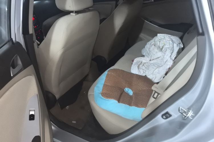 Used Hyundai Verna (older generation) 2010 Sedan 1.4L Manual Comfort GS Left Rear Seat