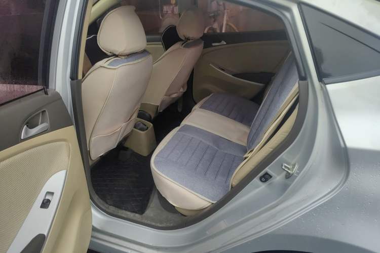 Used Hyundai Verna (older generation) 2010 Sedan 1.4L Manual Comfort GS Left Rear Seat