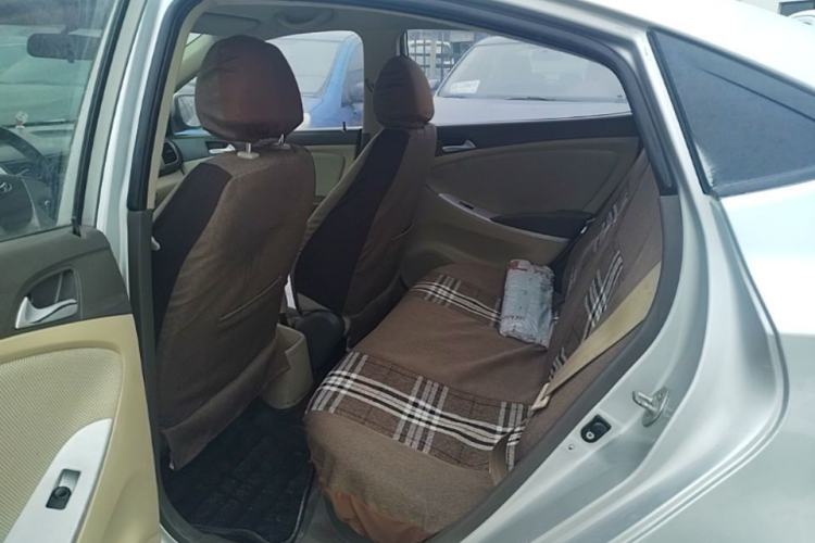 Used Hyundai Verna (older generation) 2010 Sedan 1.4L Manual Comfort GS Left Rear Seat