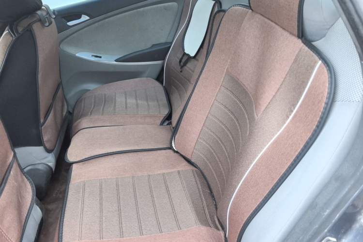 Used Hyundai Verna (older generation) 2010 Sedan 1.4L Manual Comfort GS Left Rear Seat