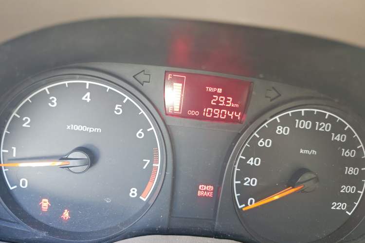 Used Hyundai Verna (older generation) 2010 Sedan 1.4L Manual Comfort GS Odometer Close Up