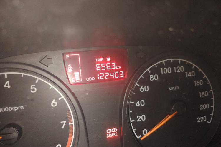 Used Hyundai Verna (older generation) 2010 Sedan 1.4L Manual Standard GL Model Odometer Close Up