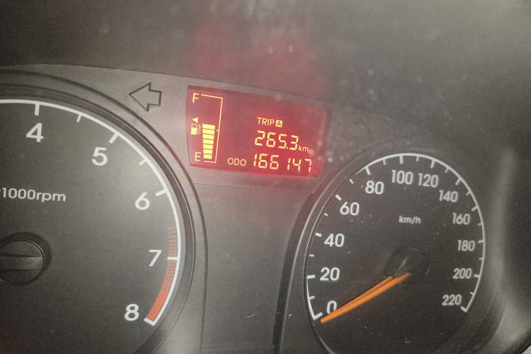 Used Hyundai Verna (older generation) 2010 Sedan 1.4L Manual Comfort GS Odometer Close Up