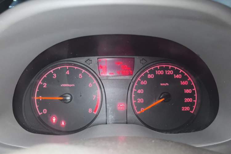 Used Hyundai Verna (older generation) 2010 Sedan 1.4L Manual Comfort GS Odometer Close Up