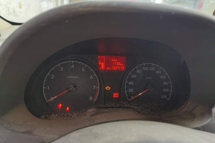 Used Hyundai Verna (older generation) 2010 Sedan 1.4L Manual Comfort GS Odometer Close Up