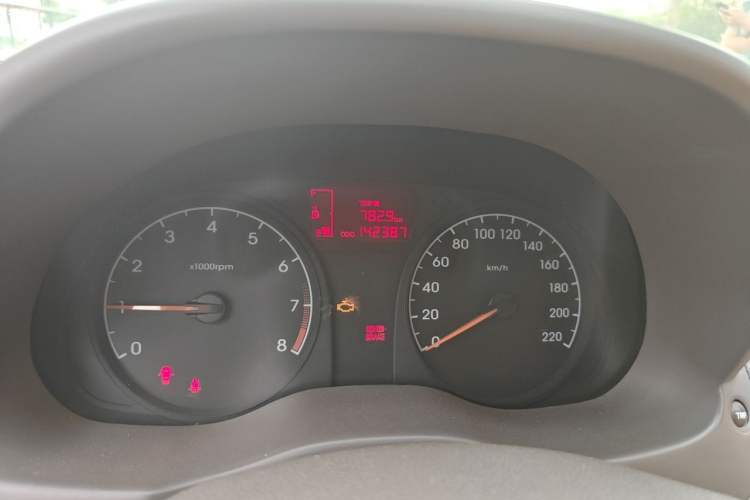 Used Hyundai Verna (older generation) 2010 Sedan 1.4L Manual BLUE Model Odometer Close Up