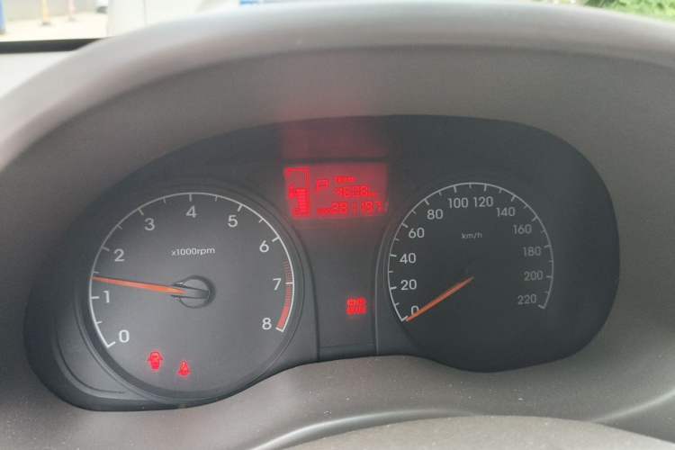 Used Hyundai Verna (older generation) 2010 Sedan 1.4L Automatic Comfort Model GS Odometer Close Up