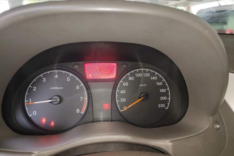 Used Hyundai Verna (older generation) 2010 Sedan 1.4L Automatic Comfort Model GS Odometer Close Up