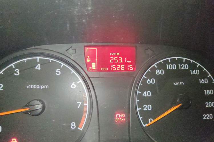 Used Hyundai Verna (older generation) 2010 Sedan 1.4L Manual Comfort GS Odometer Close Up
