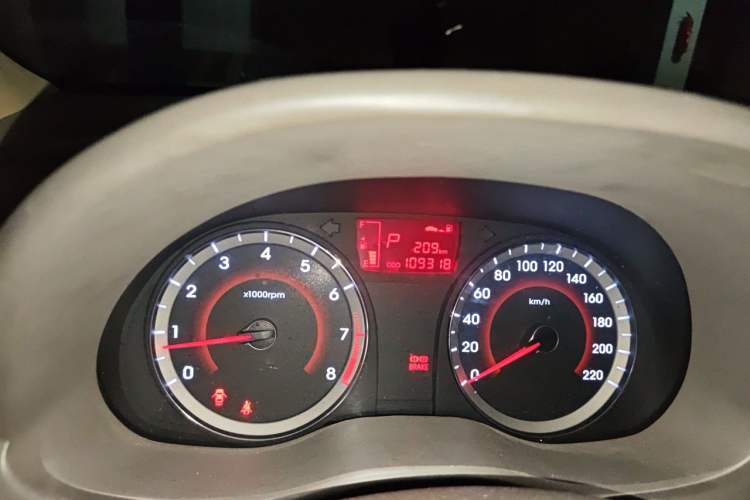 Used Hyundai Verna (older generation) 2010 Sedan 1.4L Automatic Comfort Model GS Odometer Close Up