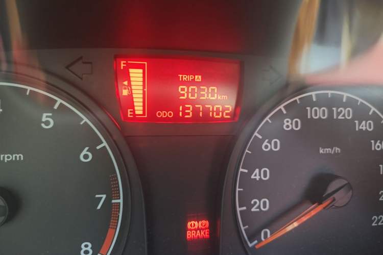 Used Hyundai Verna (older generation) 2010 Sedan 1.4L Manual Comfort GS Odometer Close Up