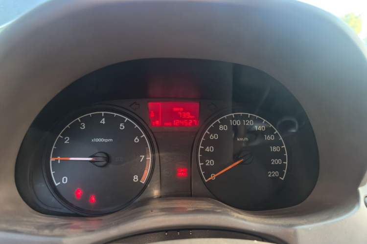 Used Hyundai Verna (older generation) 2010 Sedan 1.4L Manual Comfort GS Odometer Close Up