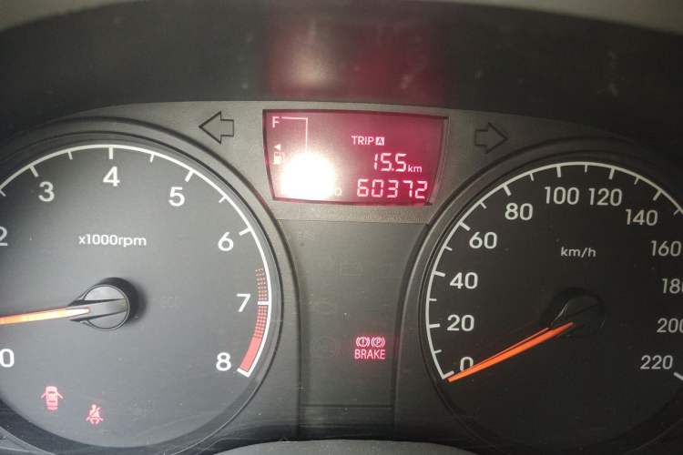 Used Hyundai Verna (older generation) 2010 Sedan 1.4L Manual Comfort GS Odometer Close Up