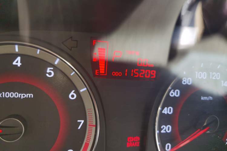 Used Hyundai Verna (older generation) 2010 Sedan 1.4L Automatic Fashionable GT Model Odometer Close Up